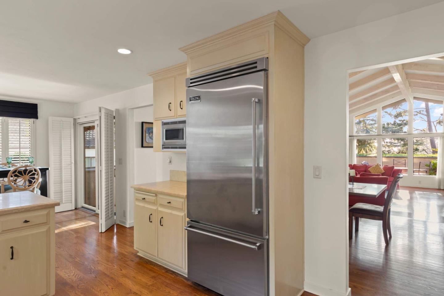 3041 Strawberry Hill Road