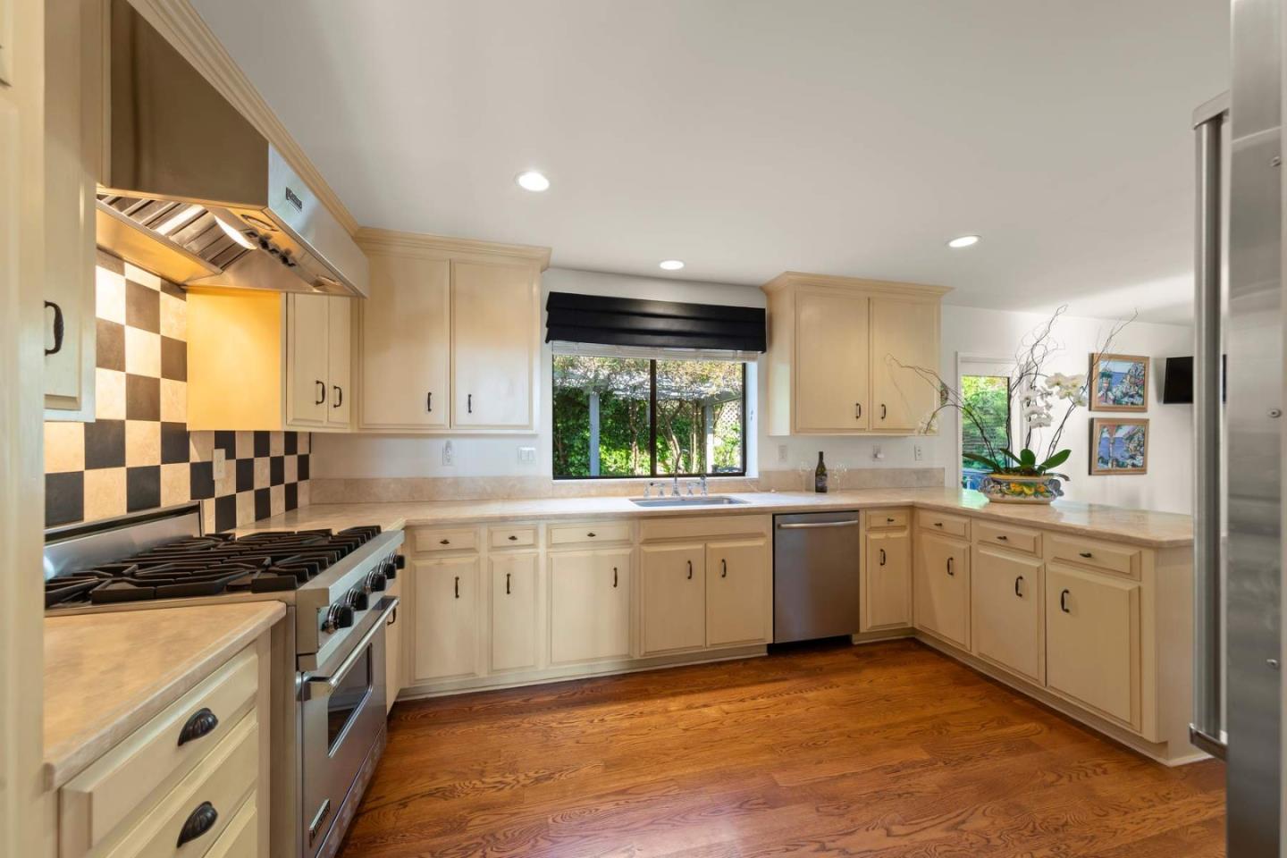 3041 Strawberry Hill Road