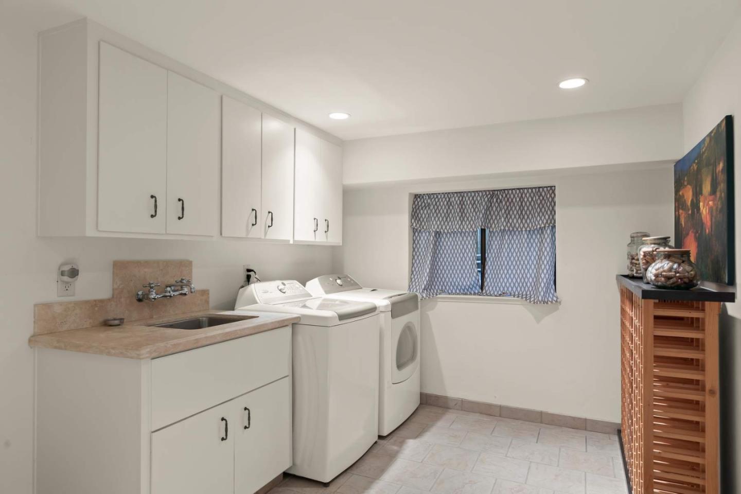3041 Strawberry Hill Road