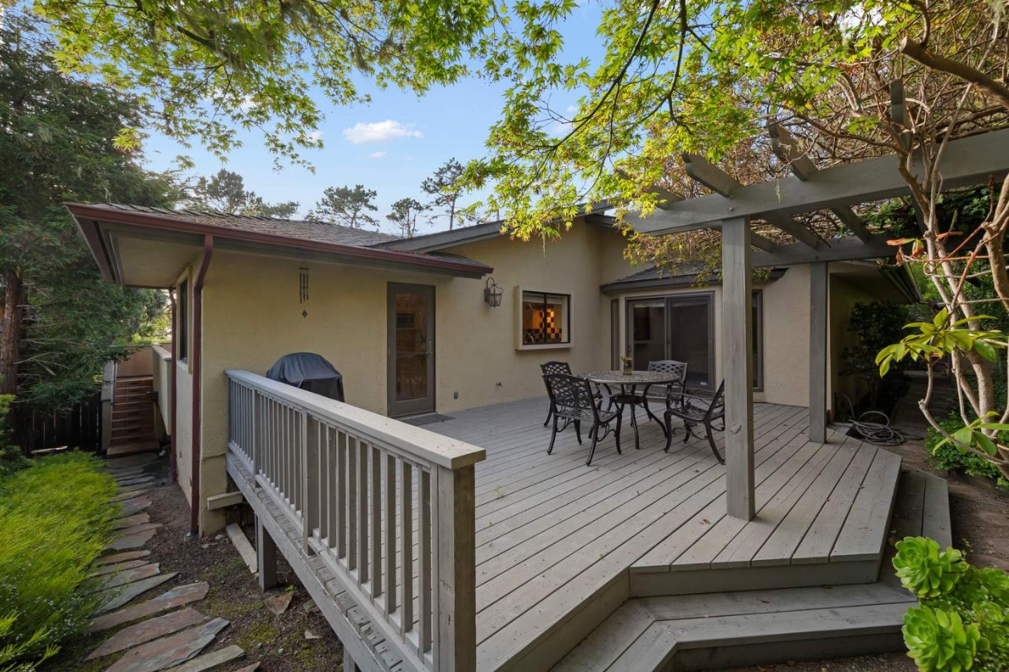 3041 Strawberry Hill Road