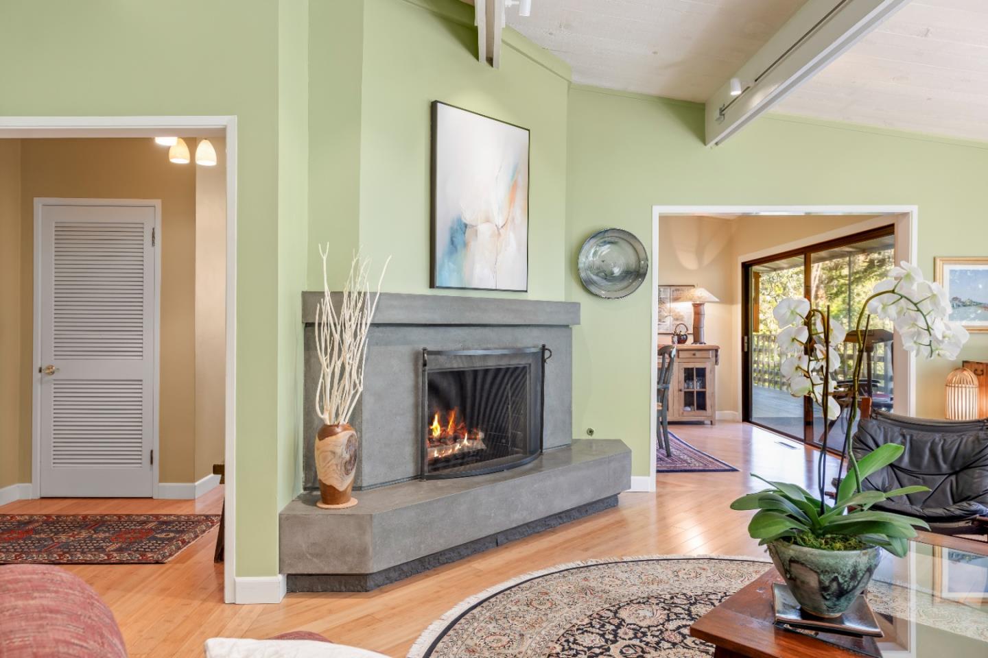 711 Woodcrest Lane