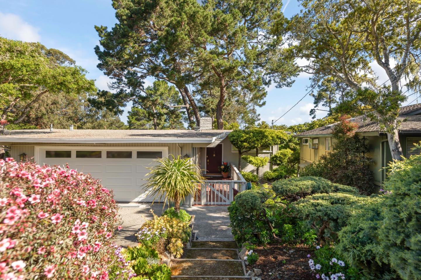 711 Woodcrest Lane