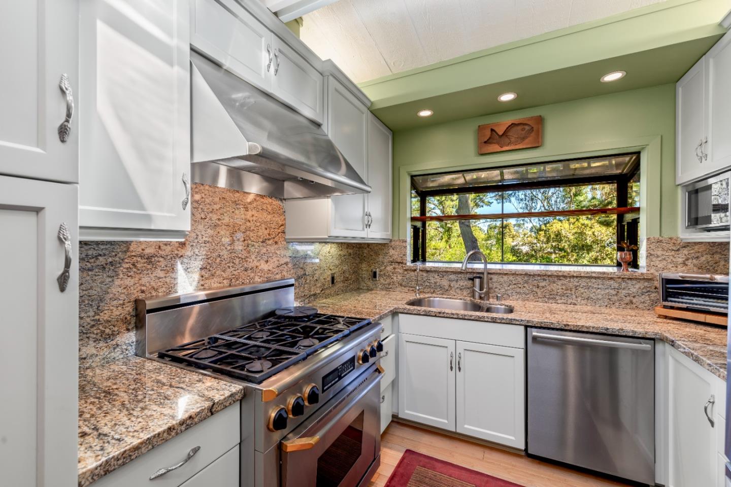 711 Woodcrest Lane