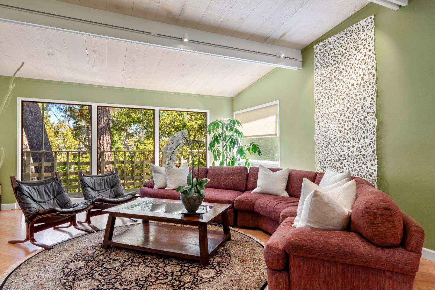 711 Woodcrest Lane
