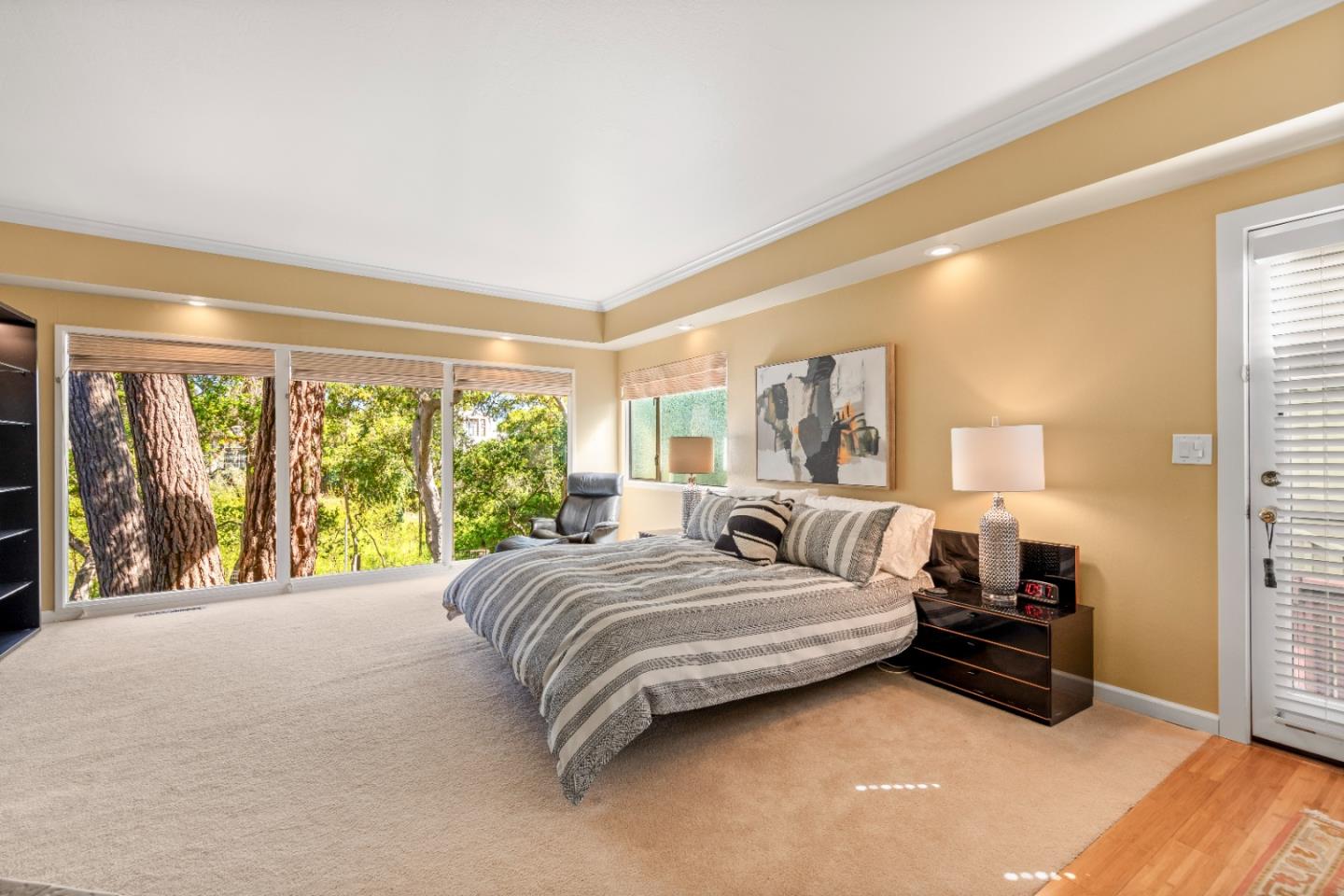711 Woodcrest Lane