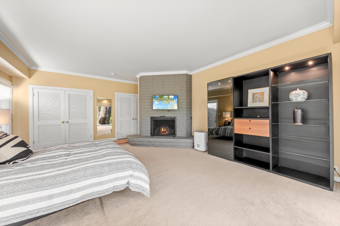 711 Woodcrest Lane