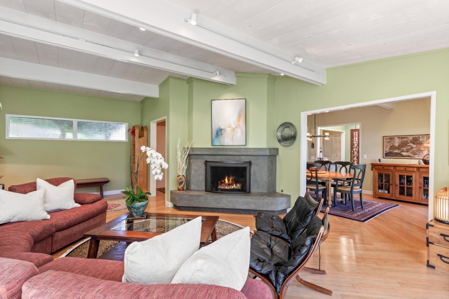 711 Woodcrest Lane