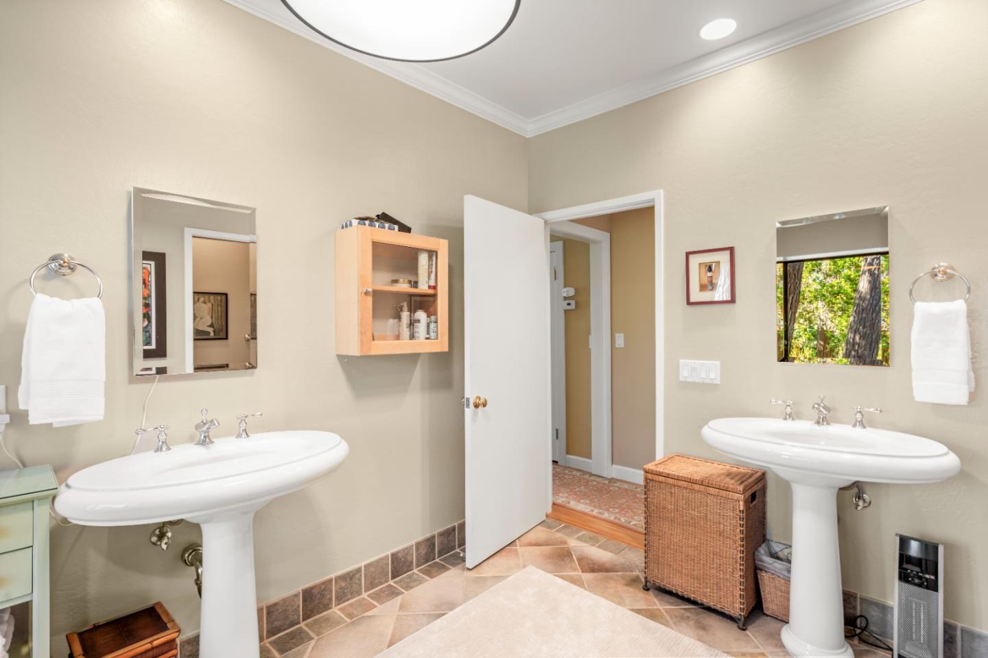 711 Woodcrest Lane