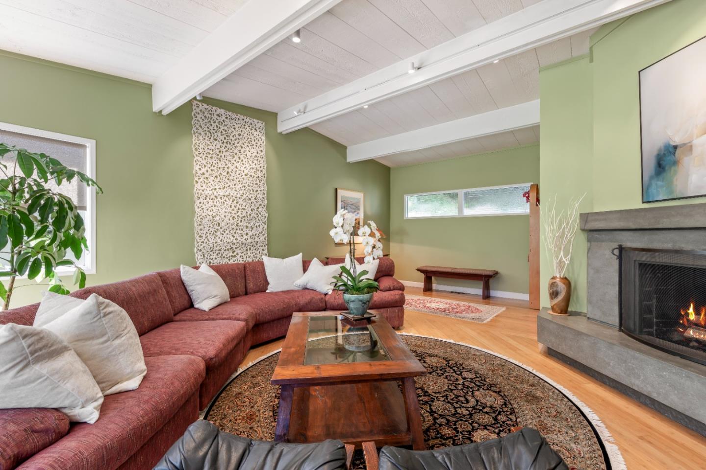 711 Woodcrest Lane
