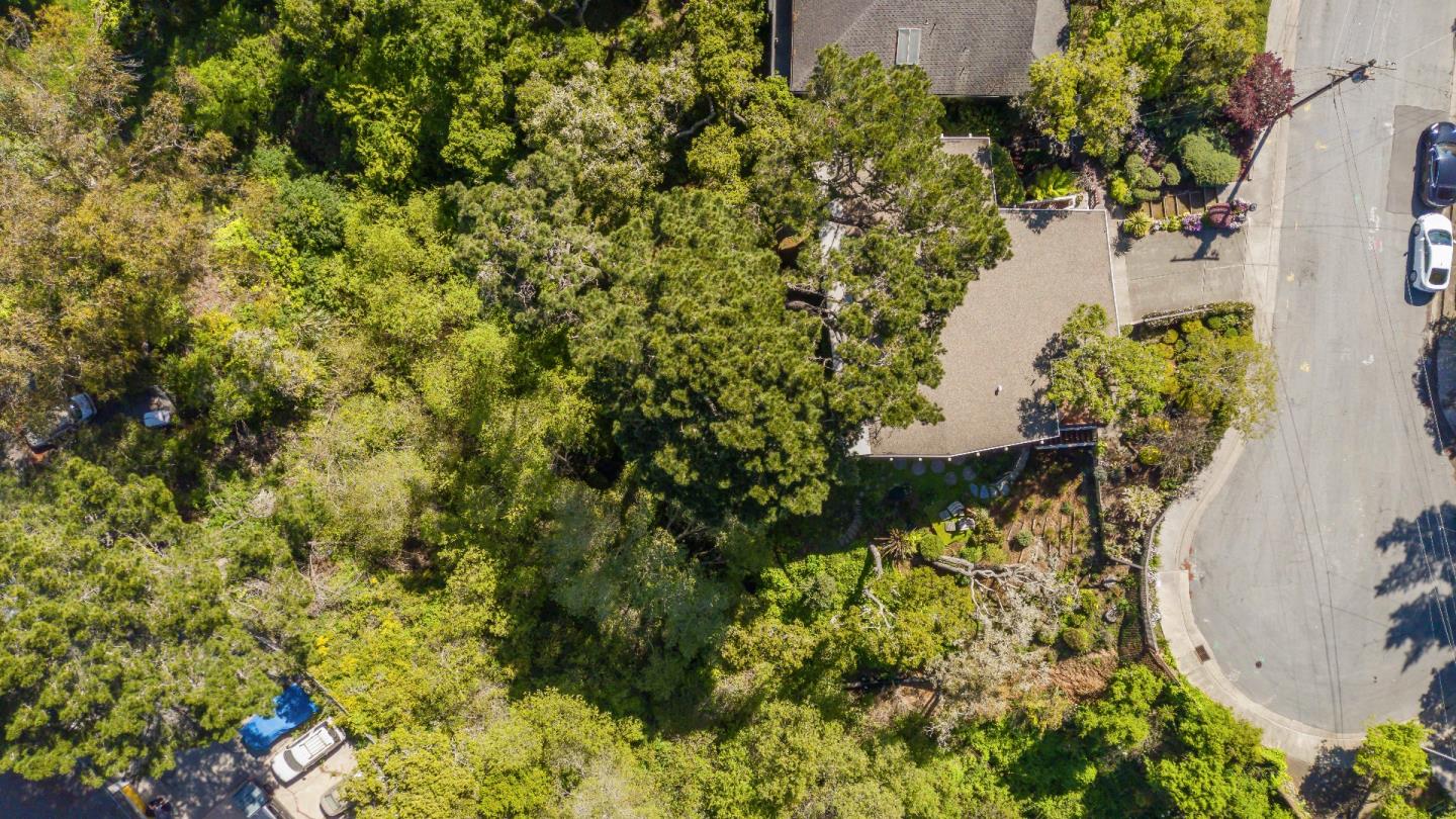 711 Woodcrest Lane