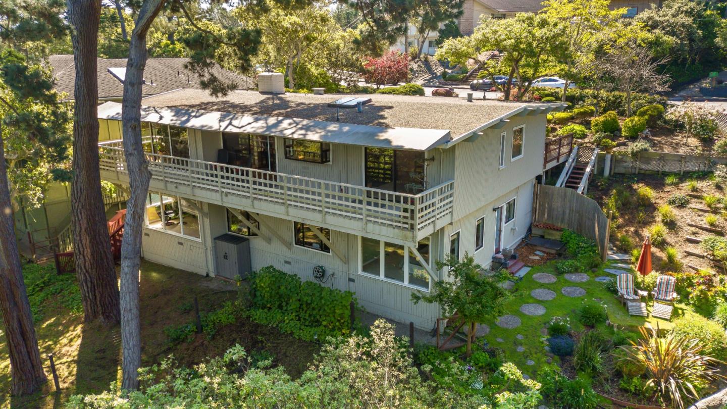 711 Woodcrest Lane