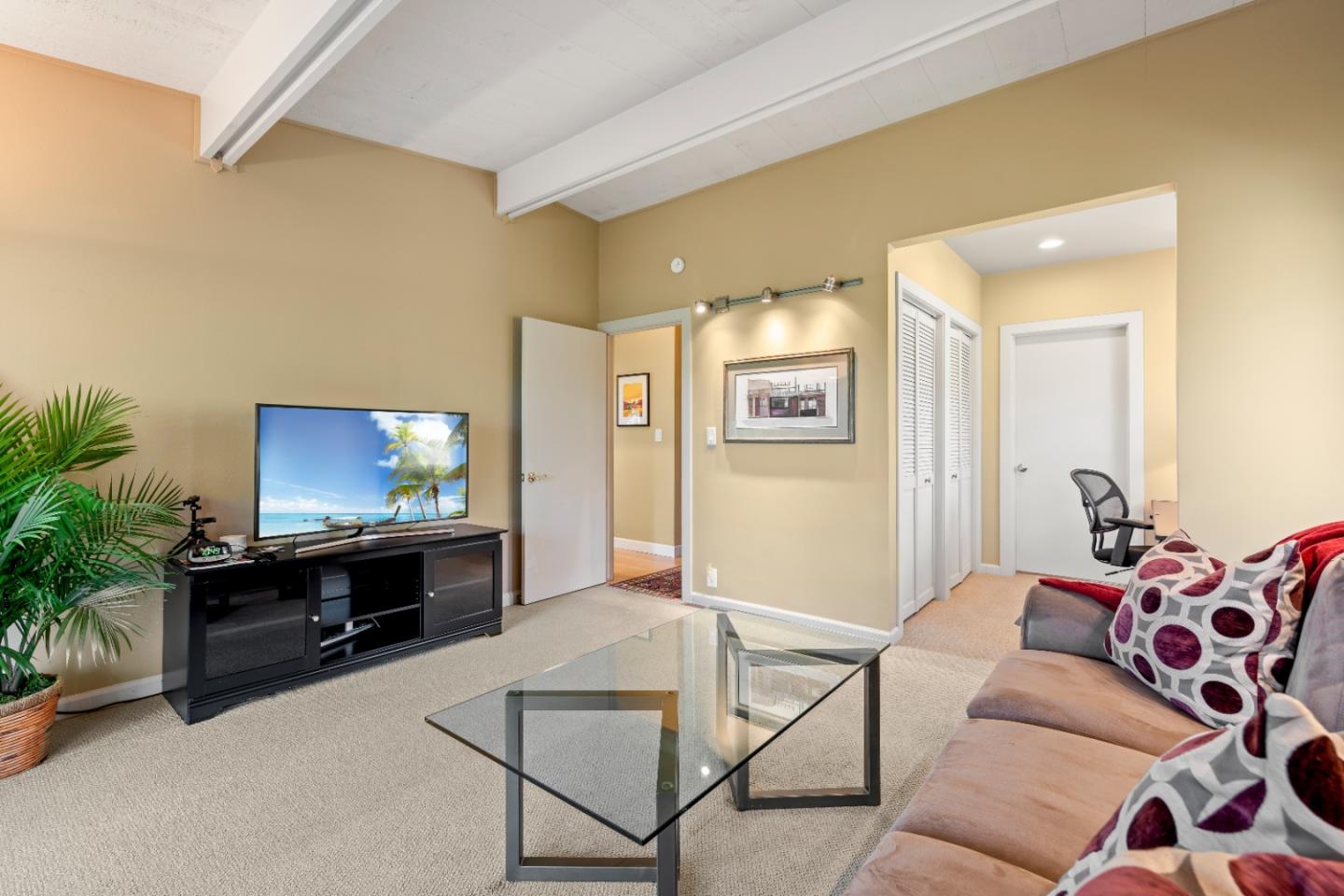 711 Woodcrest Lane