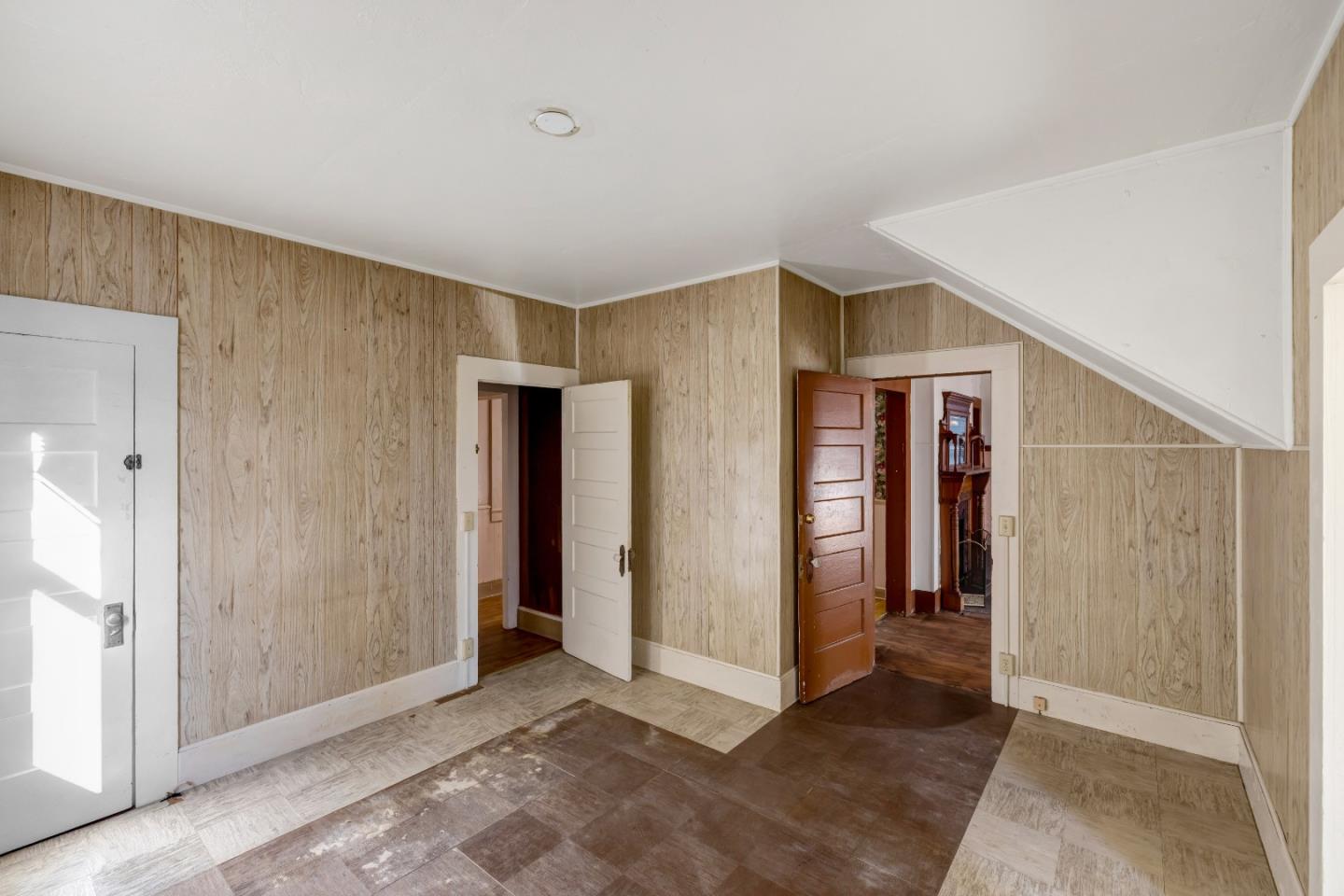 486 VAN BUREN ST