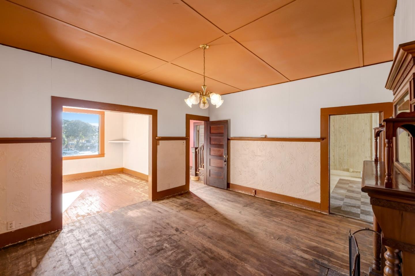 486 VAN BUREN ST