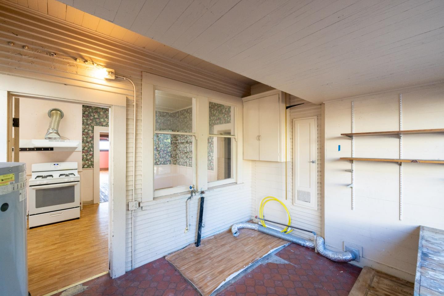 486 VAN BUREN ST