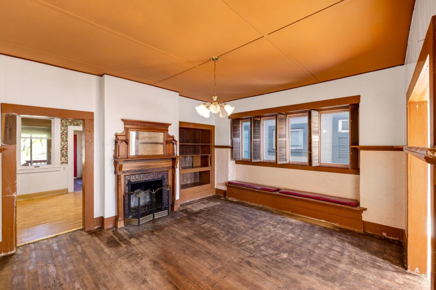 486 VAN BUREN ST