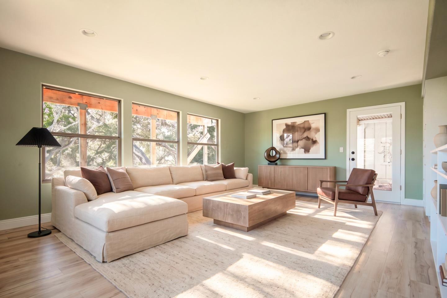 29 Los Encinos Drive