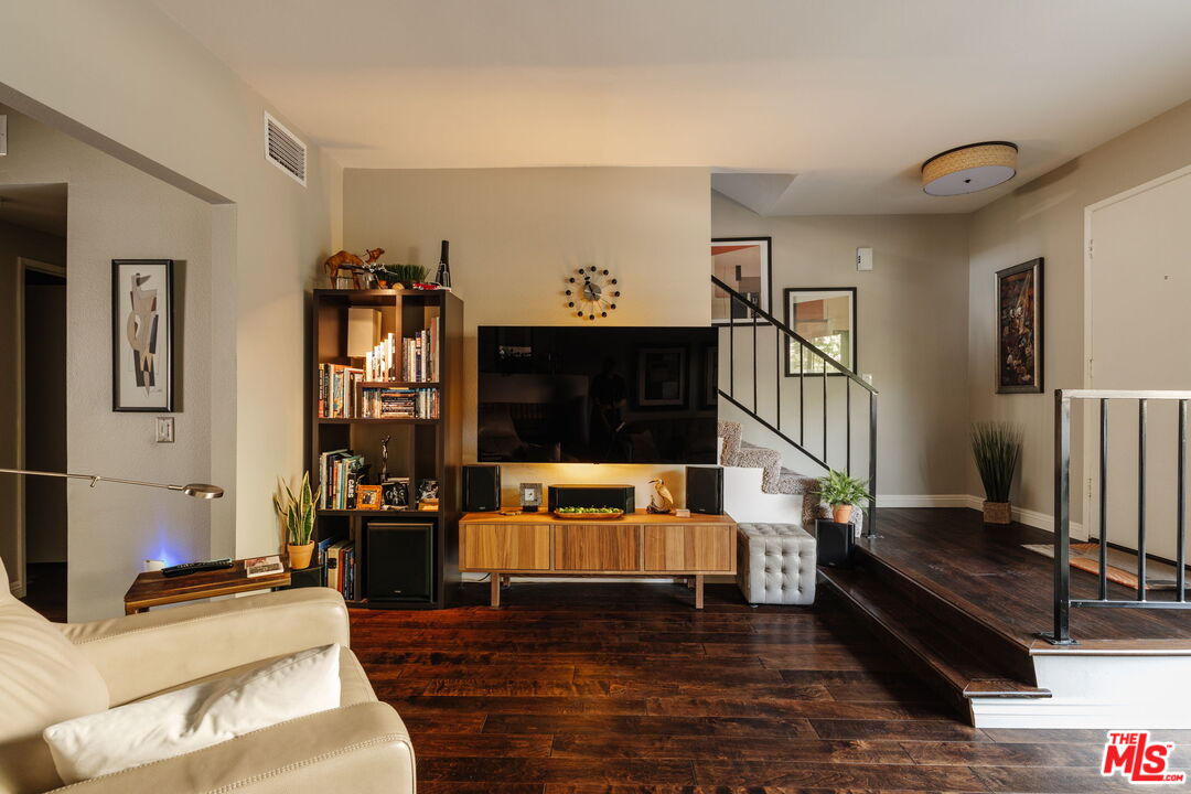 15023 Sherman Way Unit: E