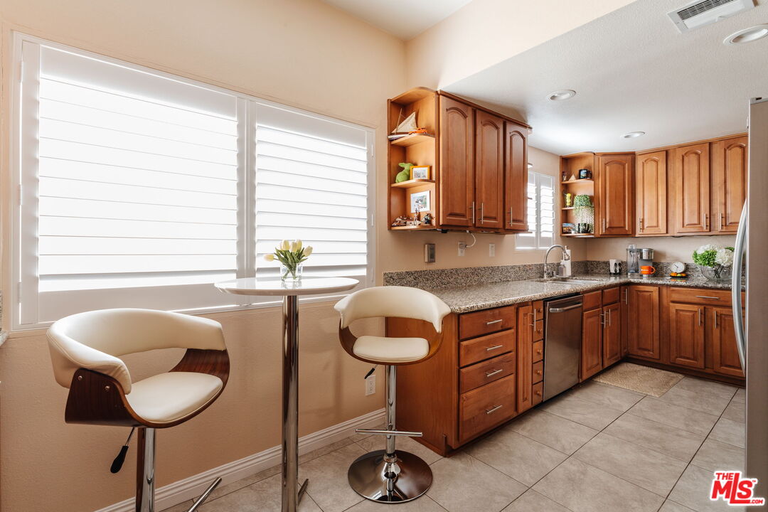 15023 Sherman Way Unit: E