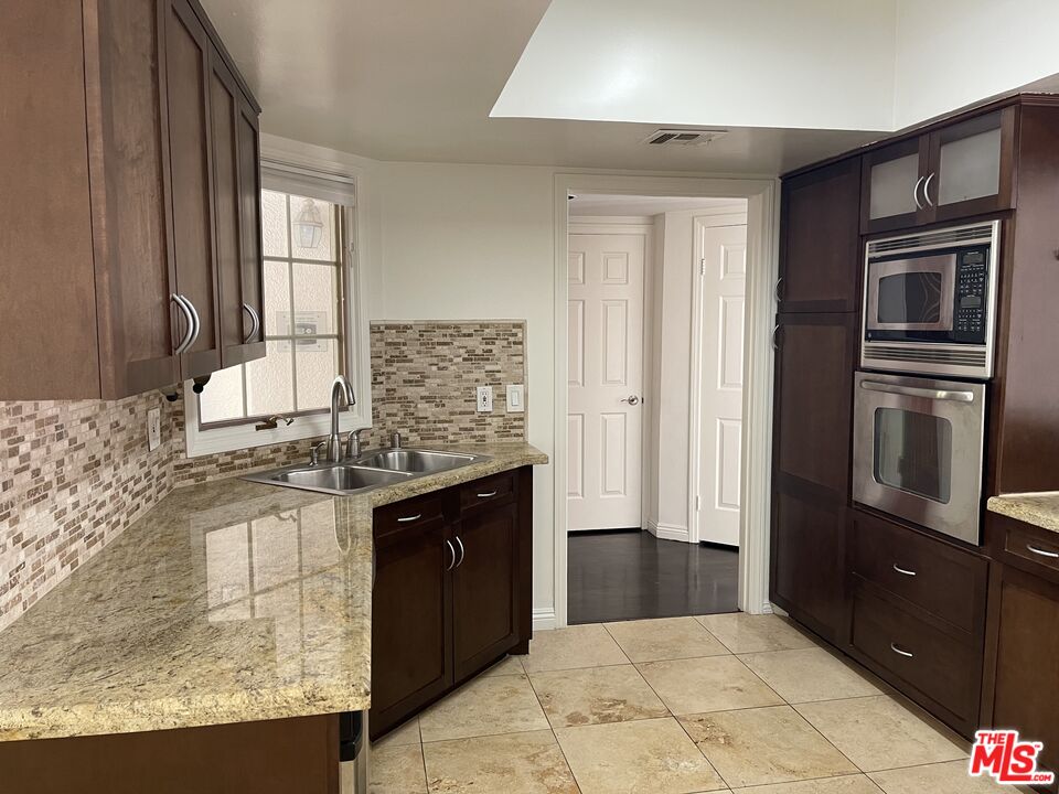 431 N Doheny Dr Unit: 3