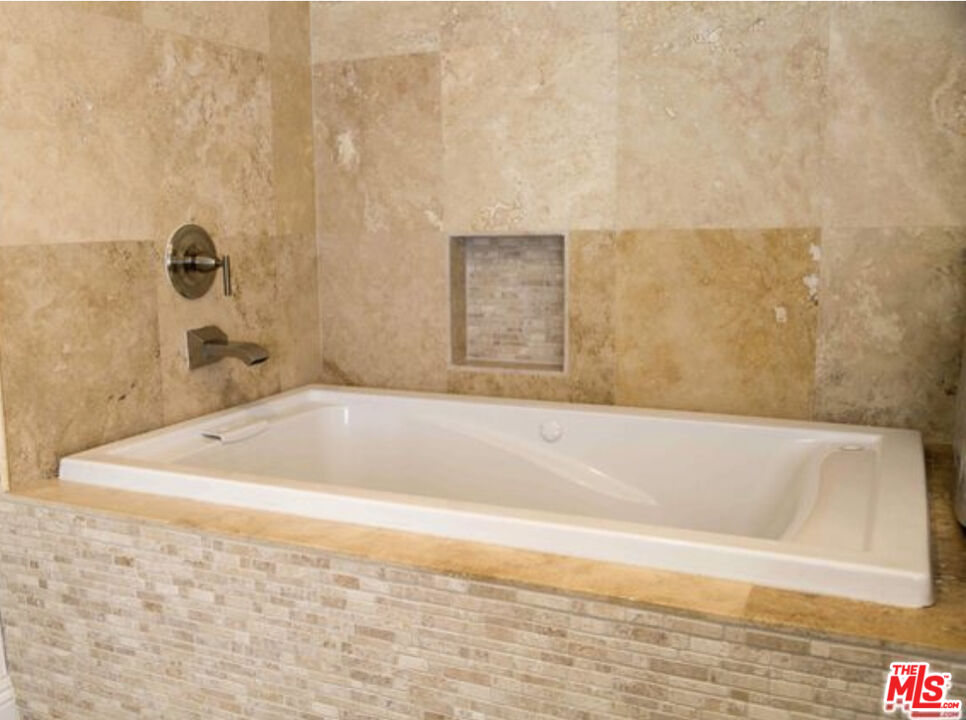 431 N Doheny Dr Unit: 3