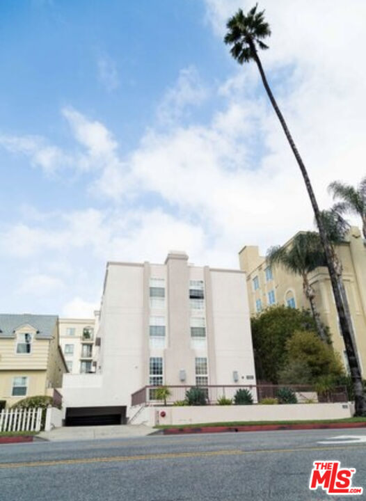 431 N Doheny Dr Unit: 3