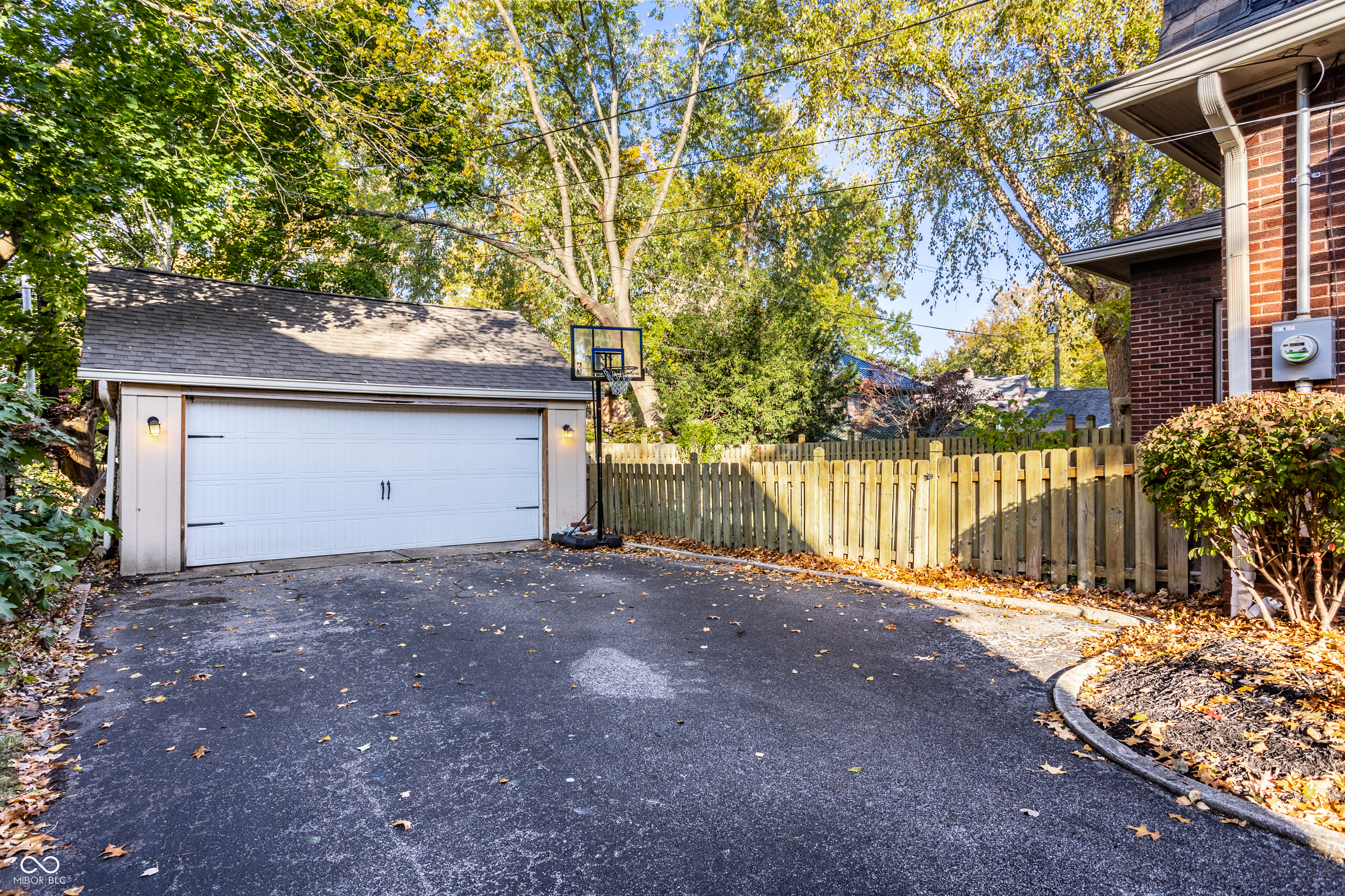 5880 N New Jersey Street