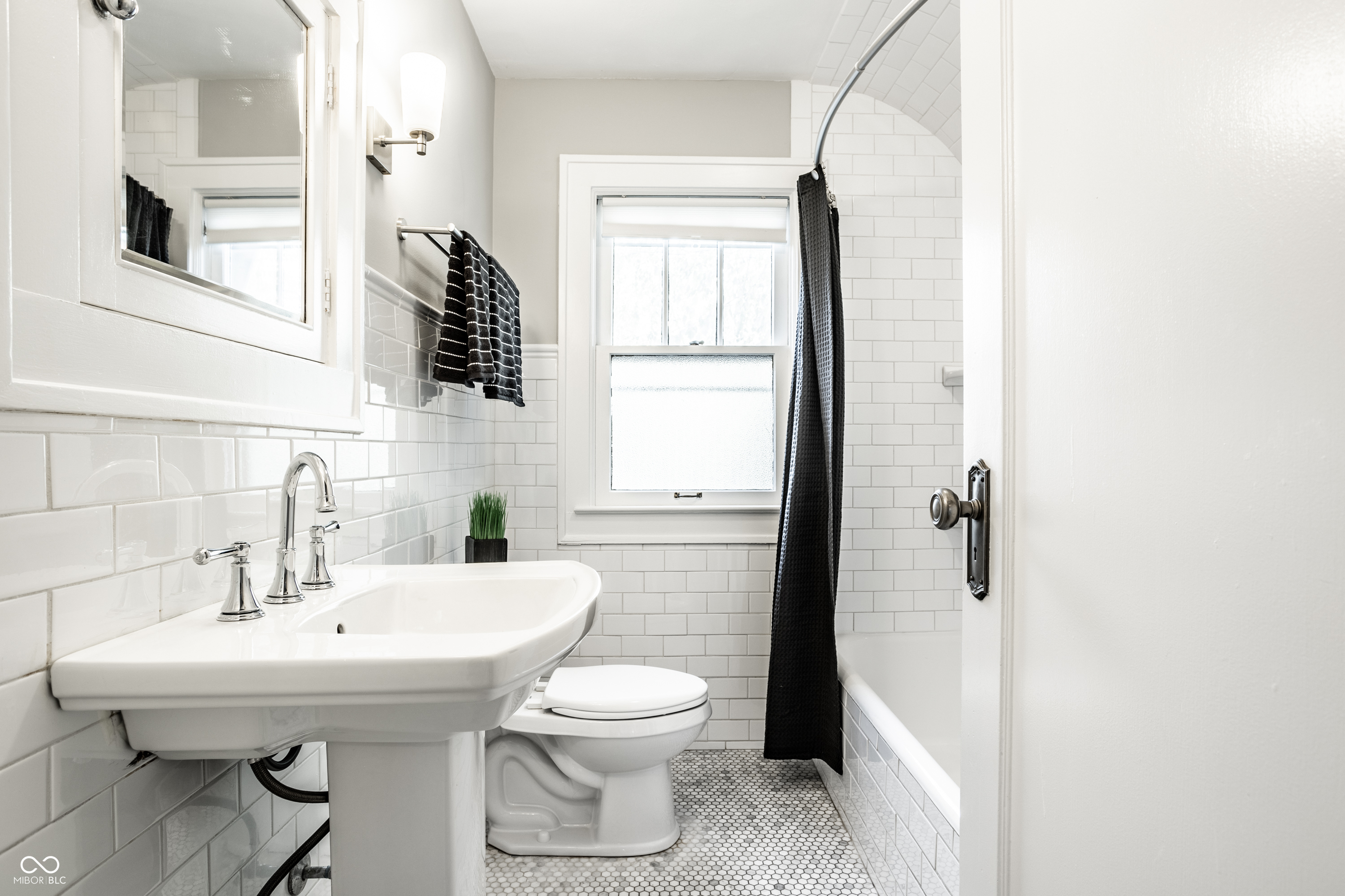 5880 N New Jersey Street