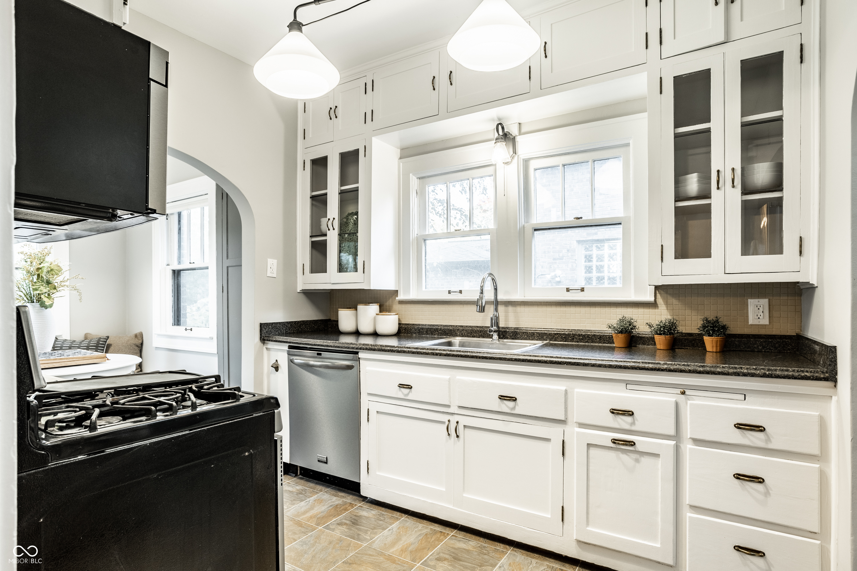 5880 N New Jersey Street