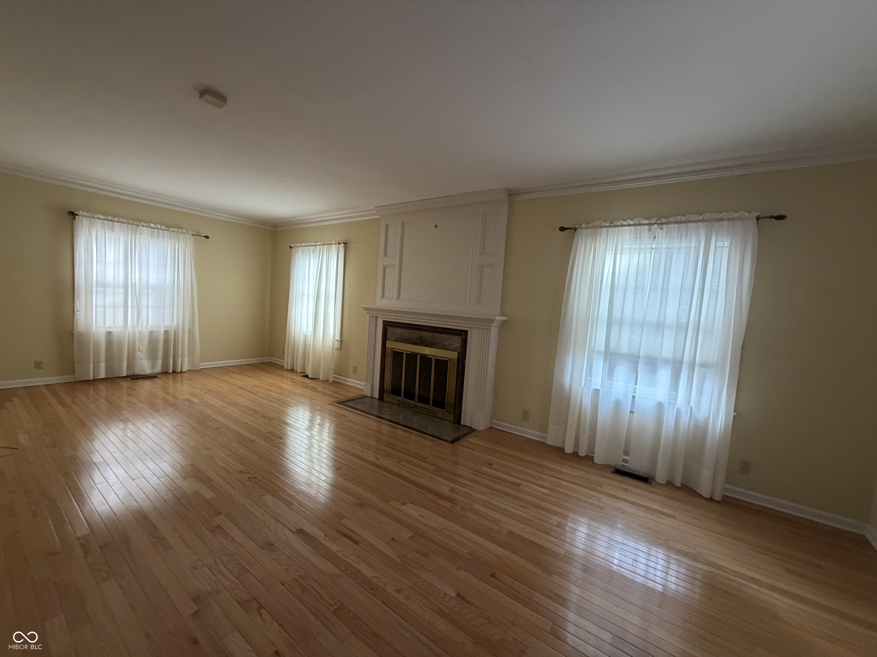 5879 N Delaware Street