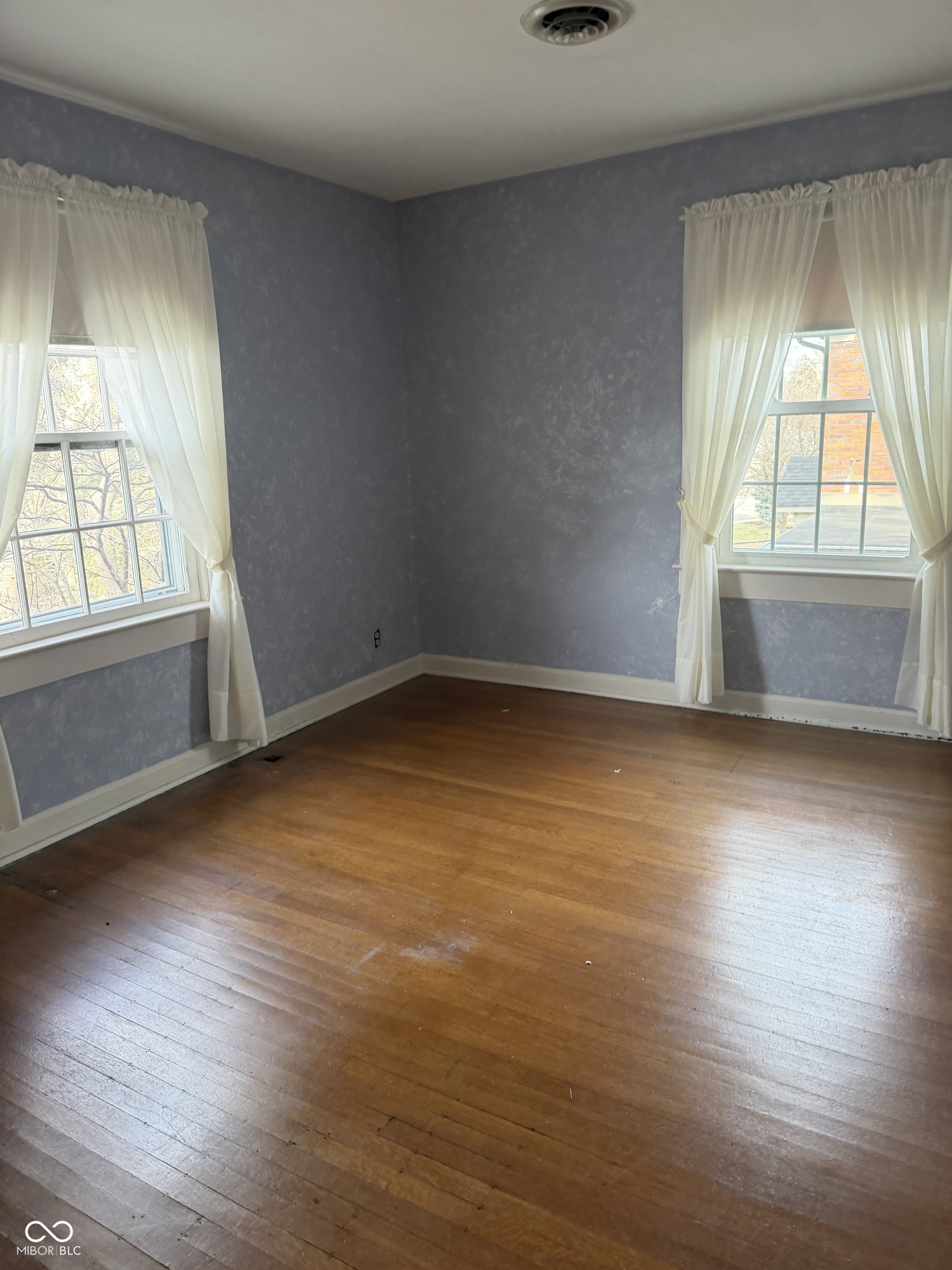 5879 N Delaware Street