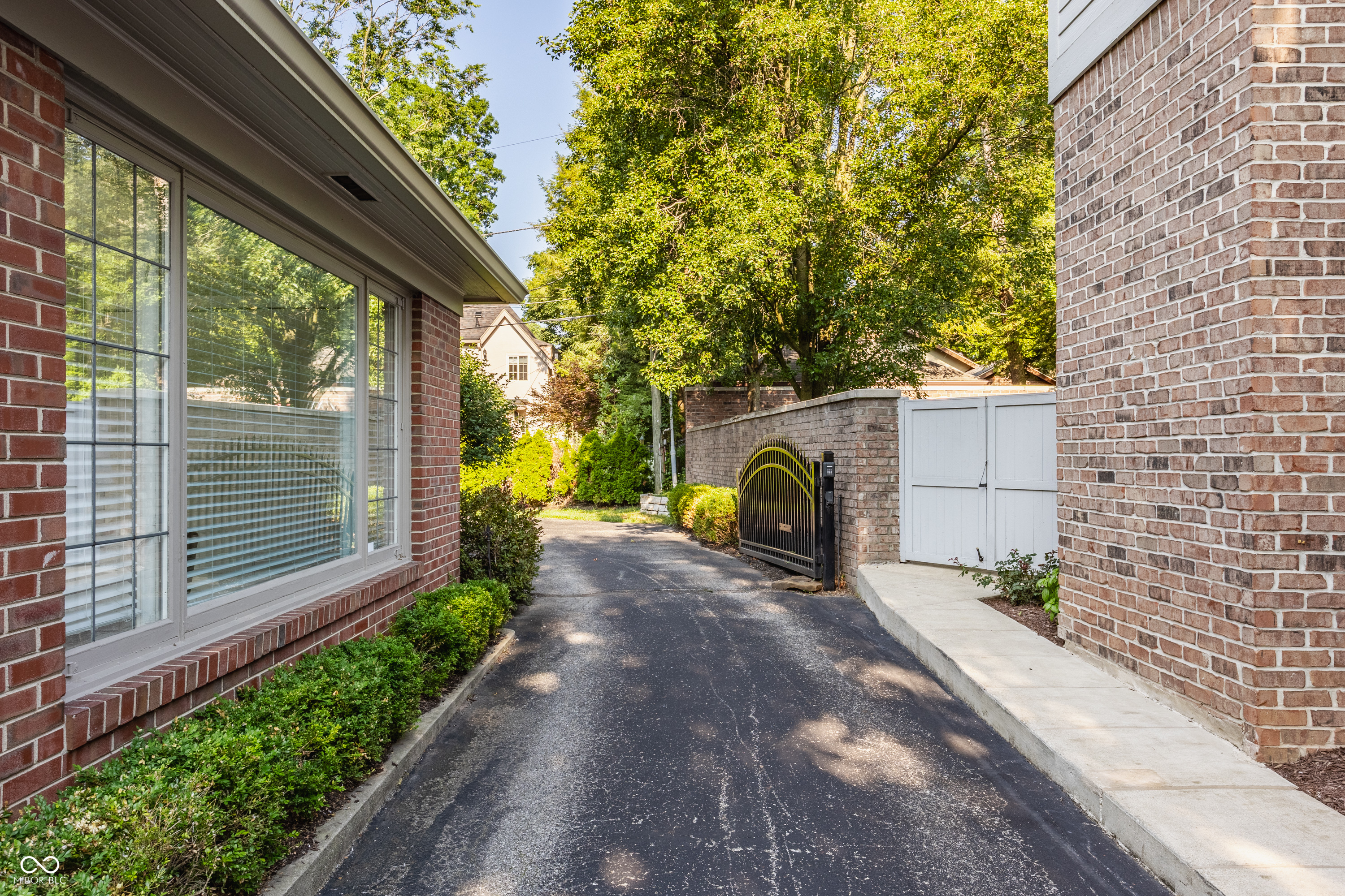 5872 Forest Lane