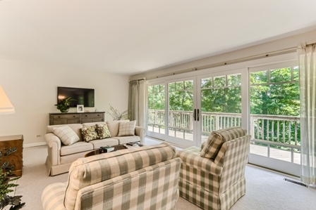 36W382 Oak Hill Drive
