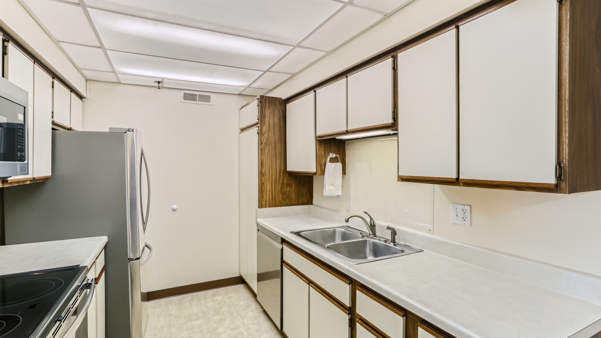 1450 Plymouth Lane Unit: 415