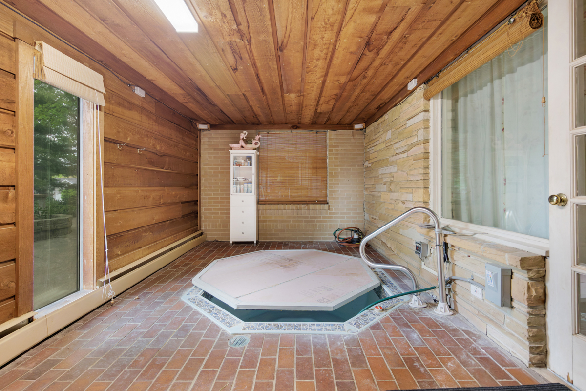 16 Greenridge Road