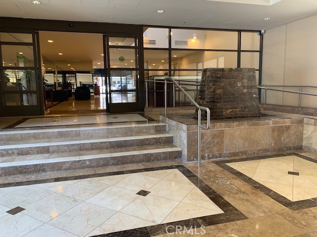 600 W 9th 906