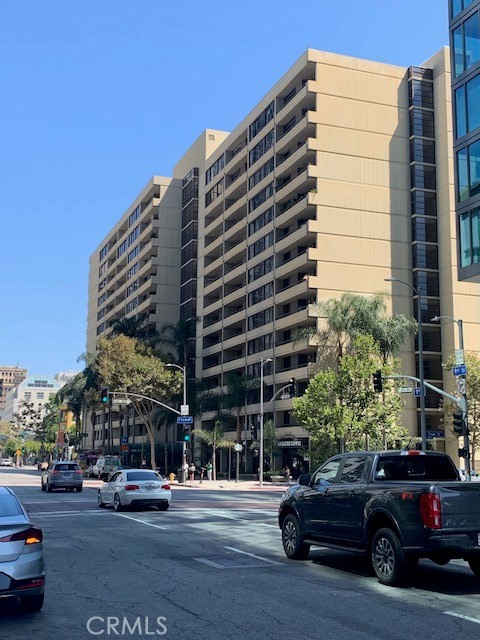 600 W 9th 906