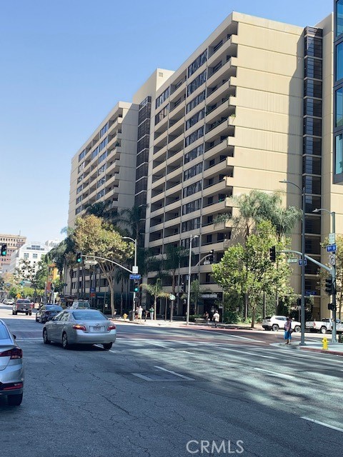 600 W 9th 906