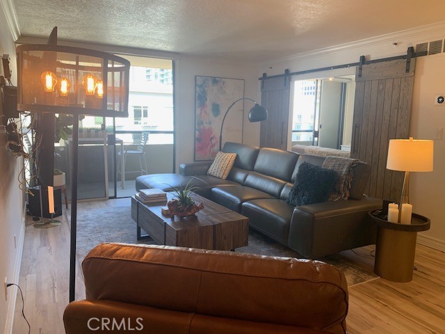 600 W 9th 906
