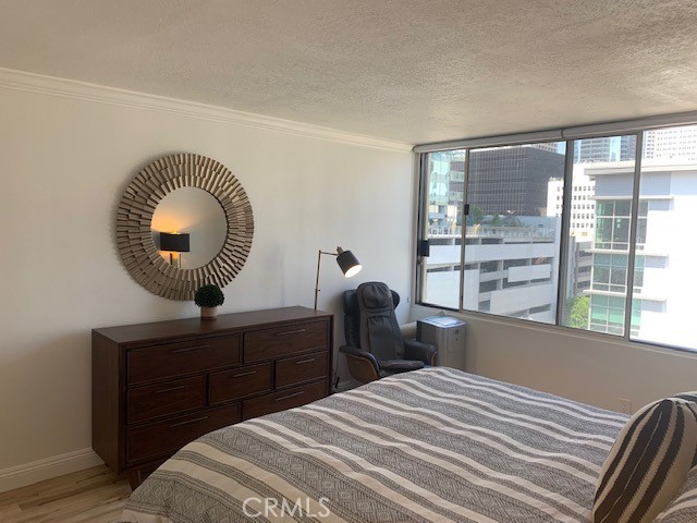 600 W 9th 906