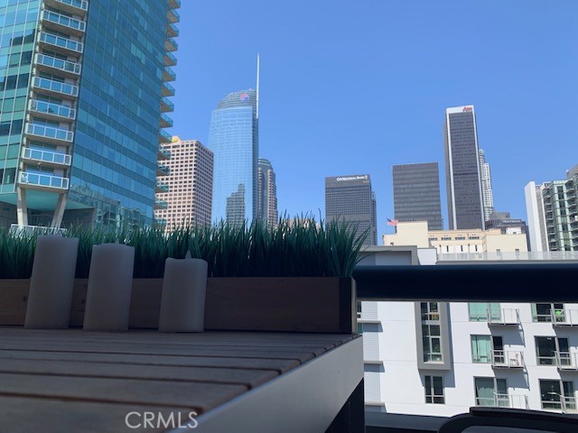 600 W 9th 906