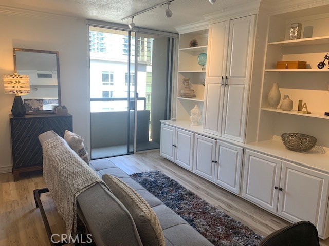 600 W 9th 906