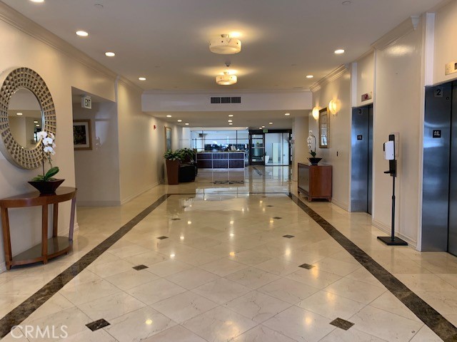 600 W 9th 906