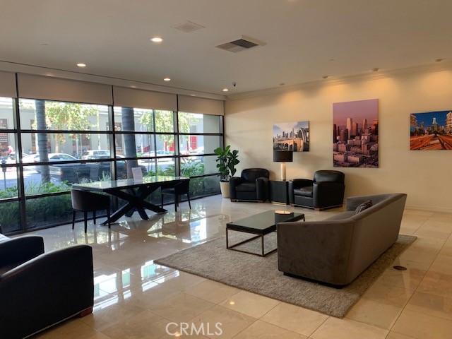 600 W 9th 906