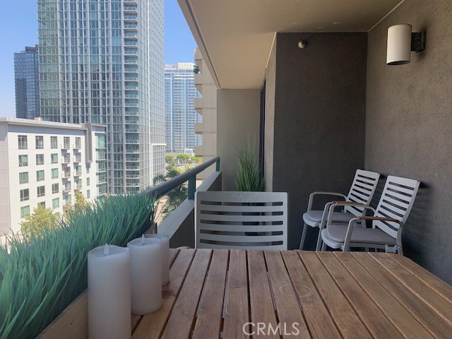 600 W 9th 906
