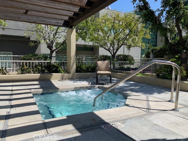 600 W 9th 906