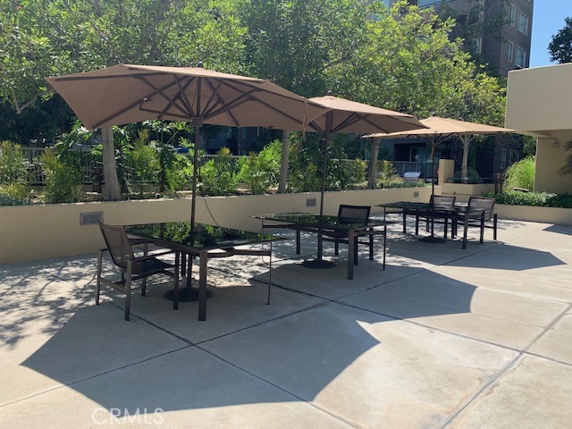 600 W 9th 906