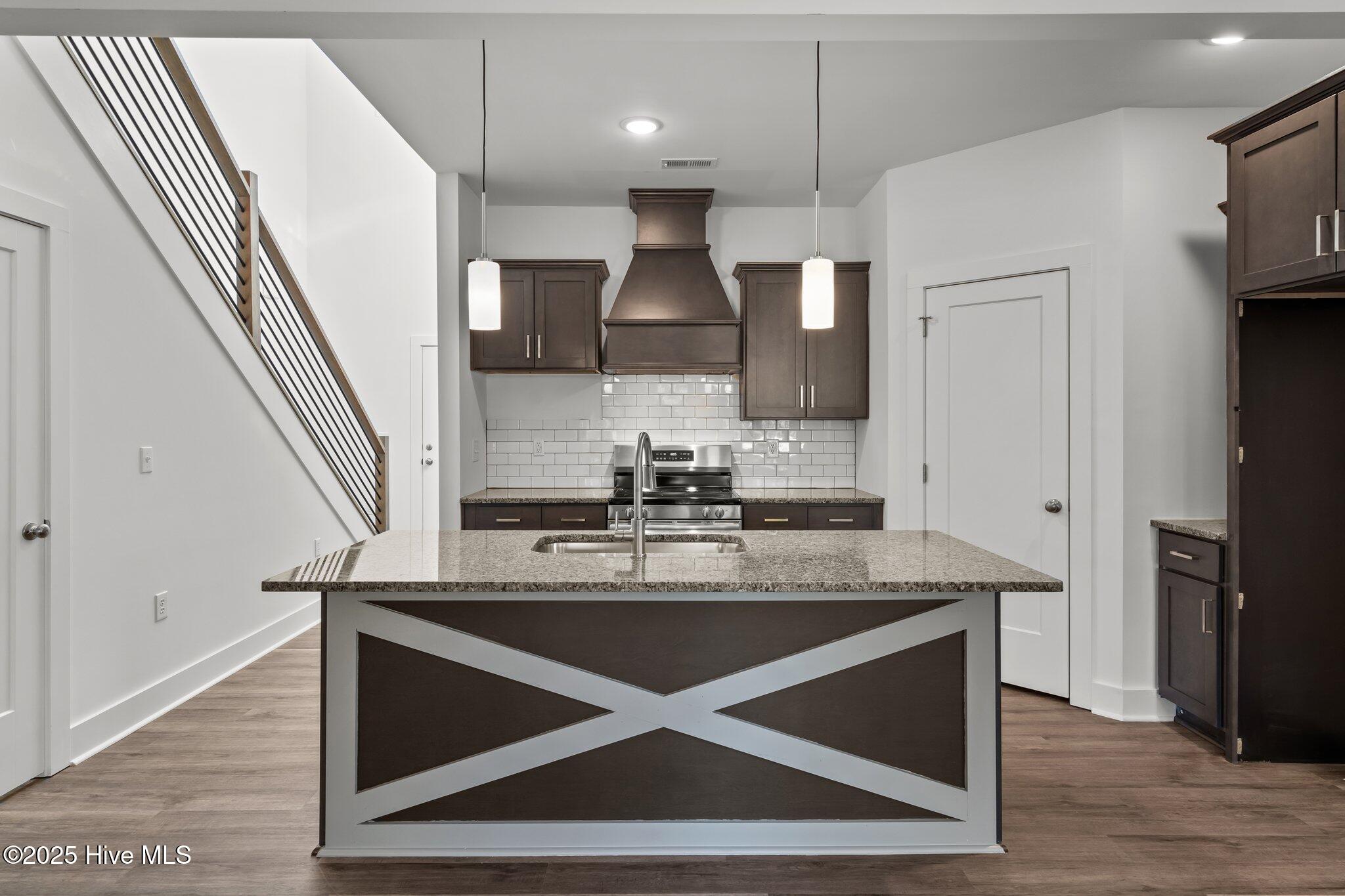 1350 Valley View Road