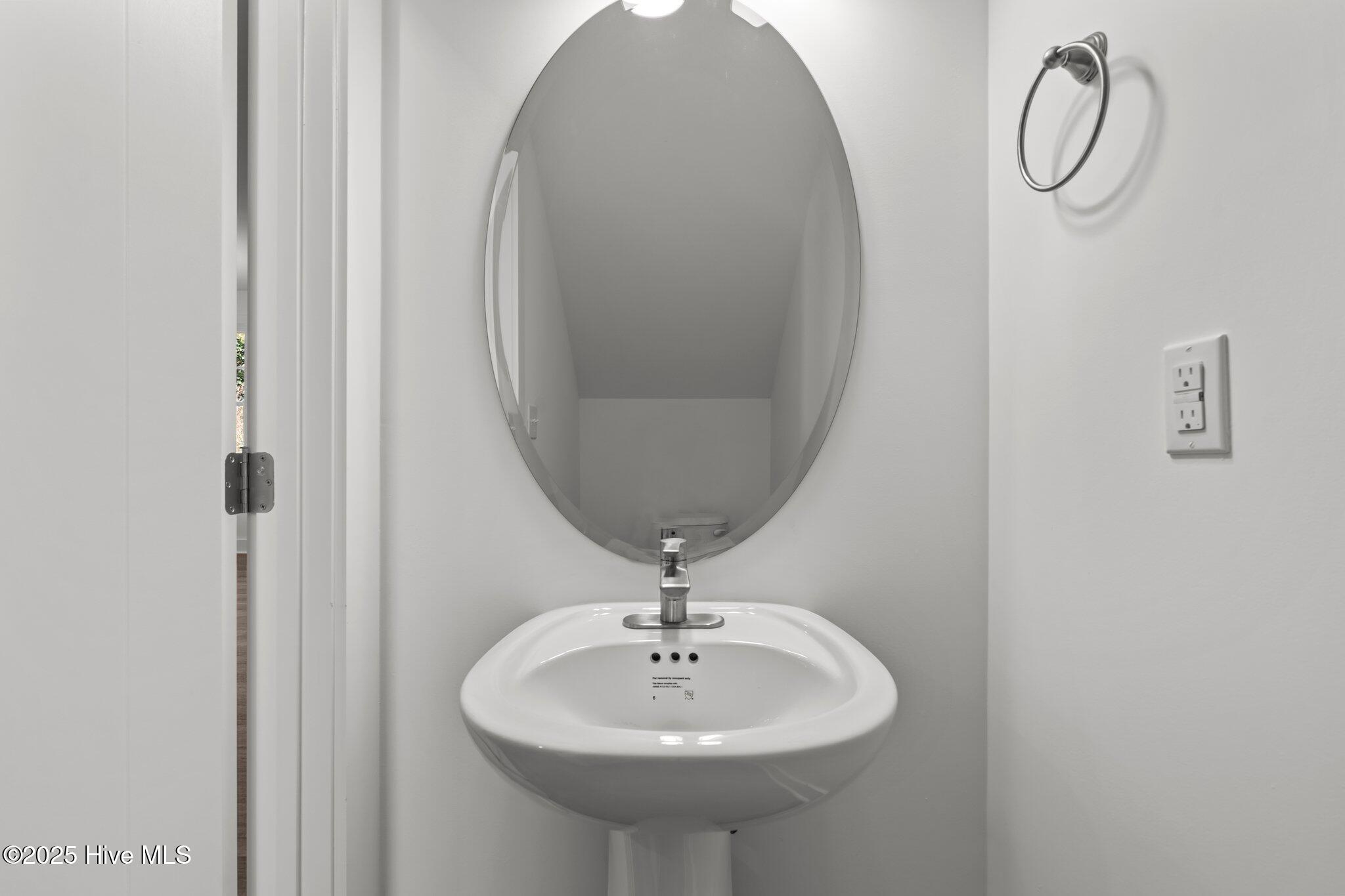 1350 Valley View Road