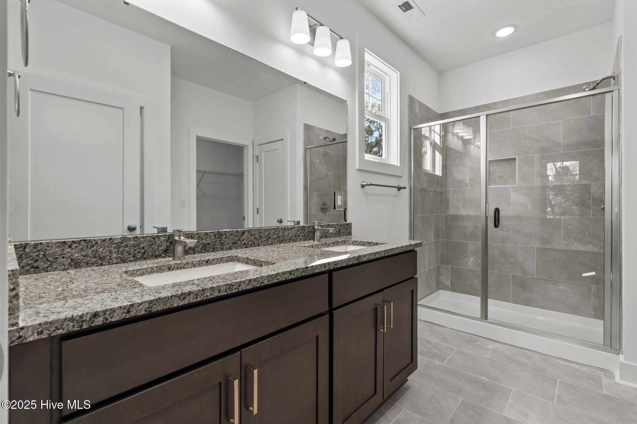 1350 Valley View Road